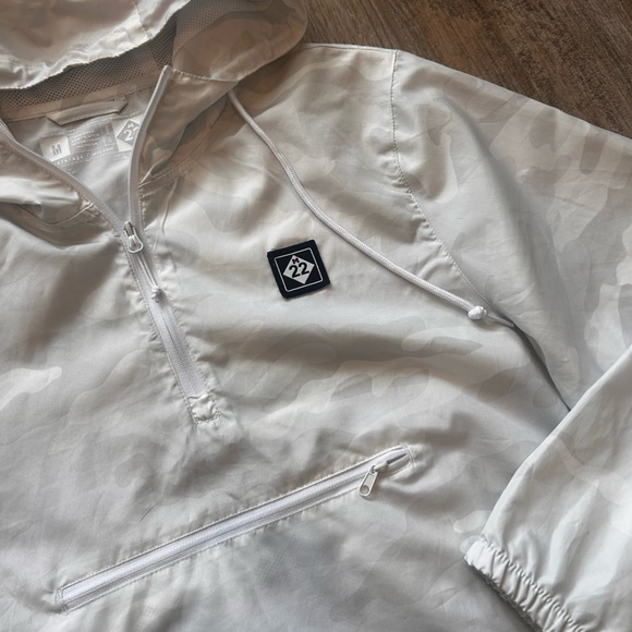 M22 White Camo Cropped Windbreaker Womens Medium - Picture 2 of 6